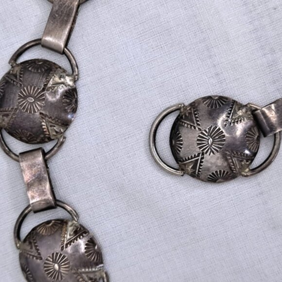 VINTAGE ~ AUTHENTIC CONCHO BELT ~ TEPEES & SUNBURSTS ~ 44.5" ~ OLD PAWN SILVER - Picture 3 of 14